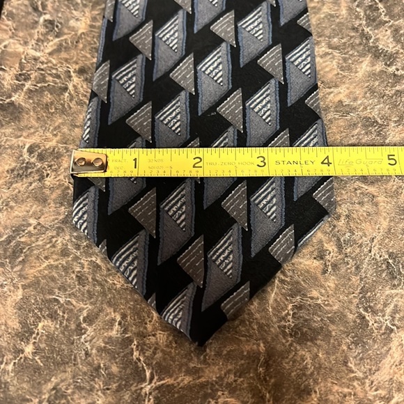 Mens Van Heusen gray and black tie - Picture 3 of 4